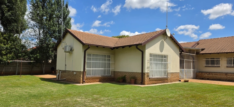 Commercial Property for Sale in Flamwood North West